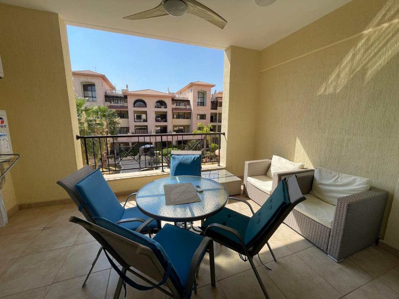 Queens Gardens Paphos Ngoại thất bức ảnh