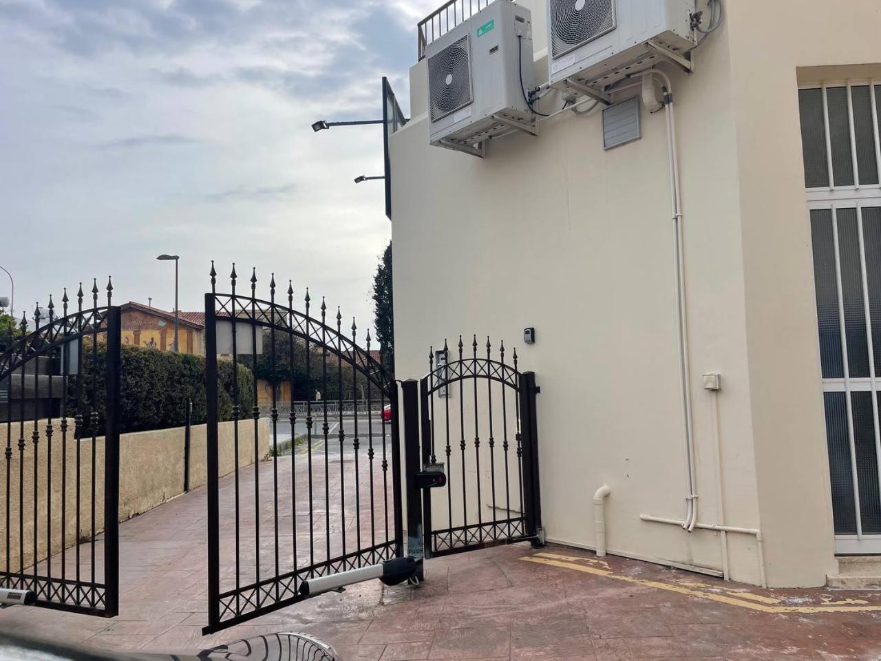 Queens Gardens Paphos Ngoại thất bức ảnh