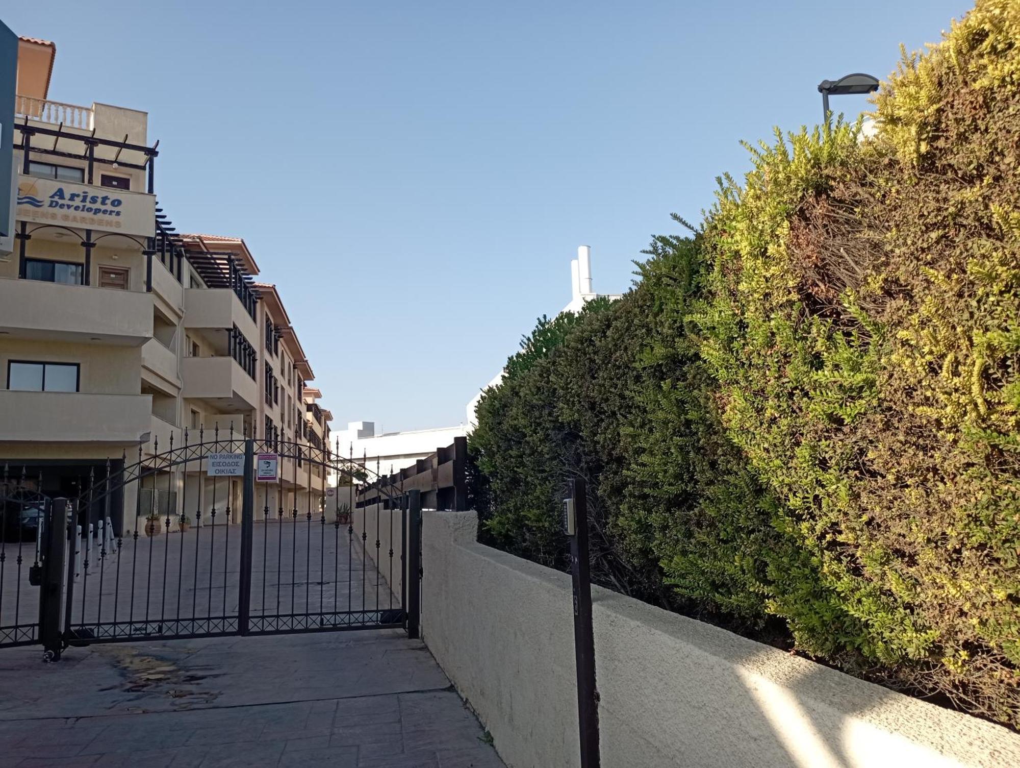 Queens Gardens Paphos Ngoại thất bức ảnh