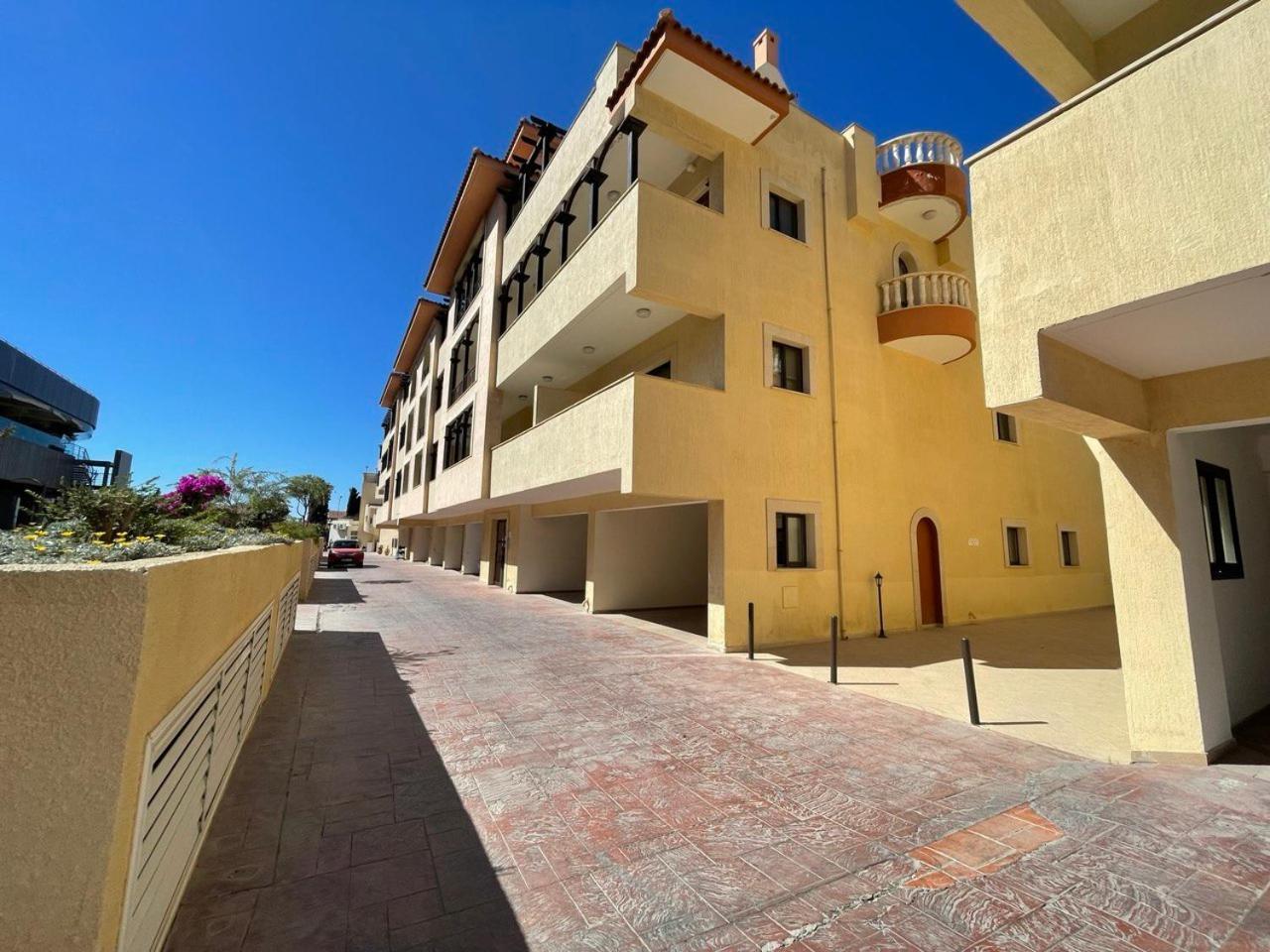Queens Gardens Paphos Ngoại thất bức ảnh