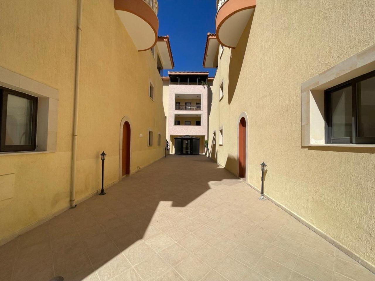 Queens Gardens Paphos Ngoại thất bức ảnh