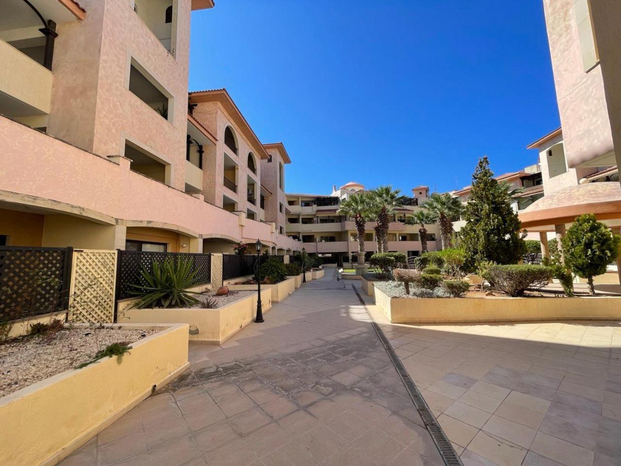 Queens Gardens Paphos Ngoại thất bức ảnh
