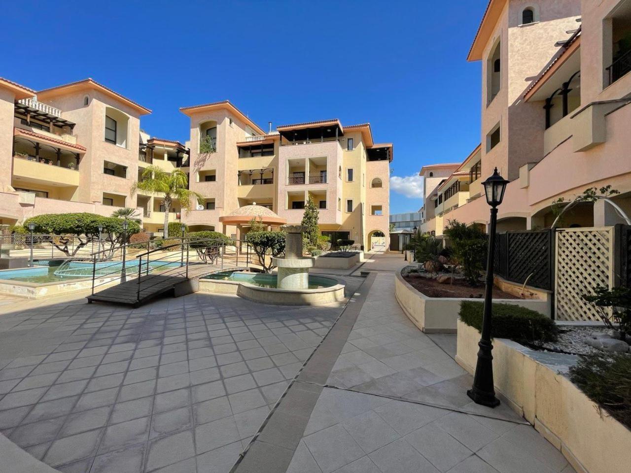 Queens Gardens Paphos Ngoại thất bức ảnh