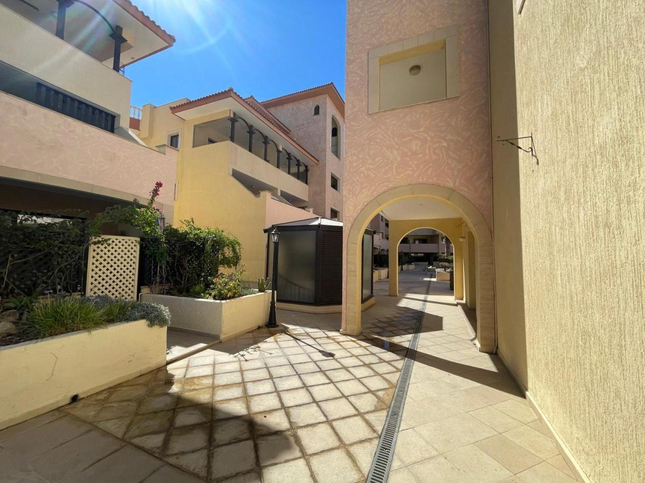 Queens Gardens Paphos Ngoại thất bức ảnh