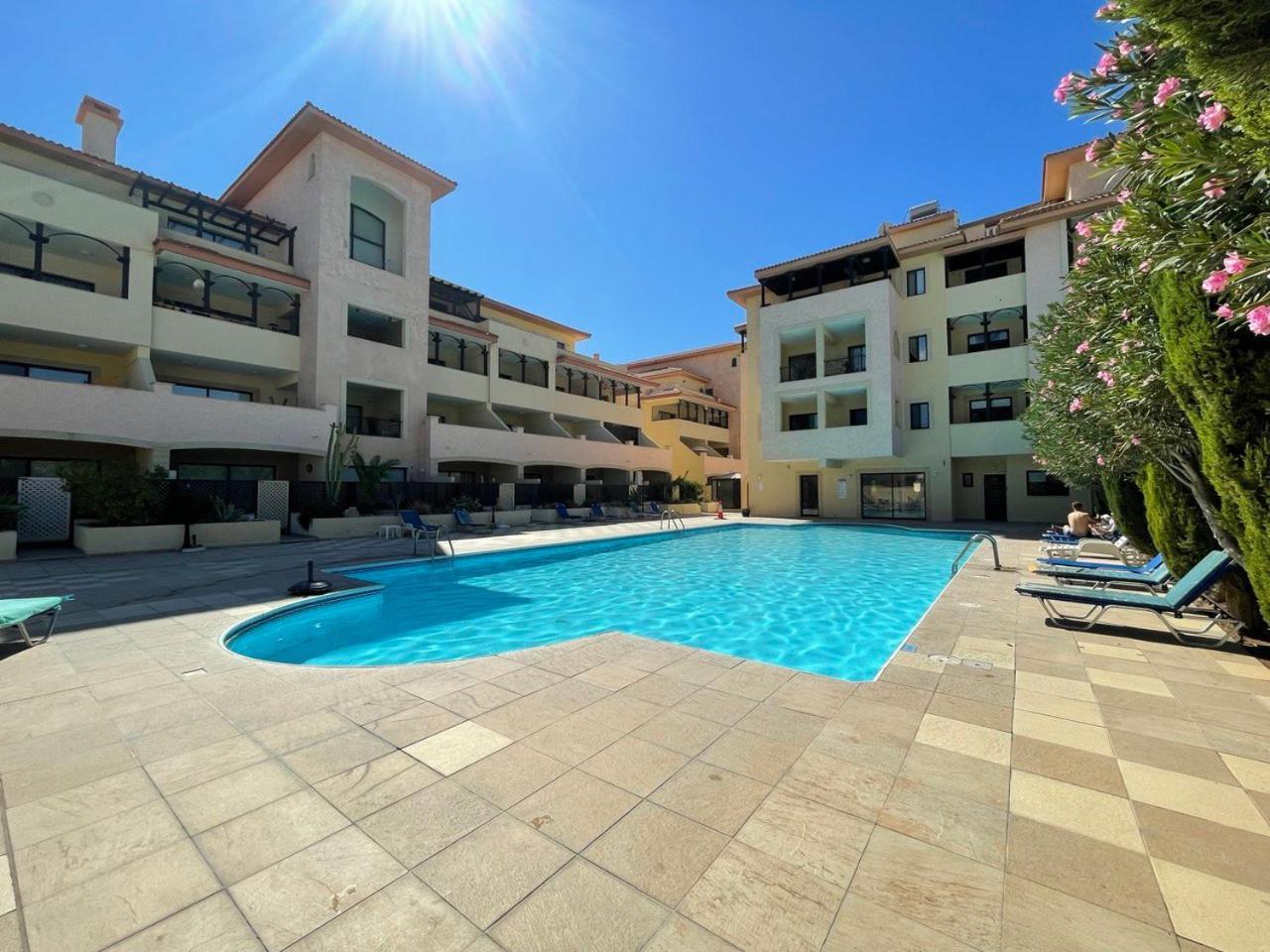 Queens Gardens Paphos Ngoại thất bức ảnh