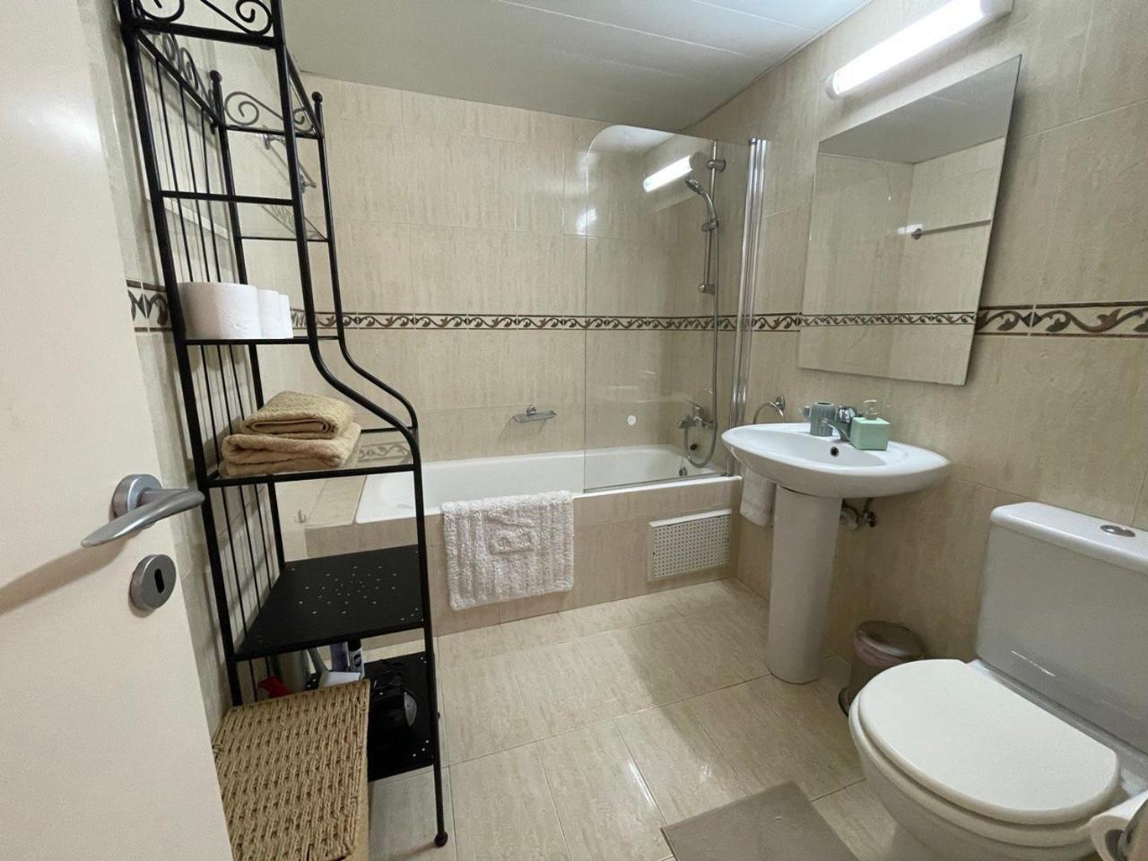 Queens Gardens Paphos Ngoại thất bức ảnh